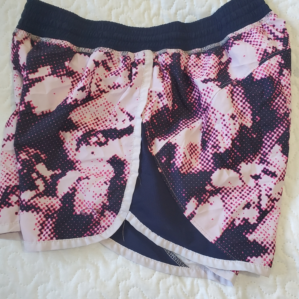 Shorts - Picture 3 of 5